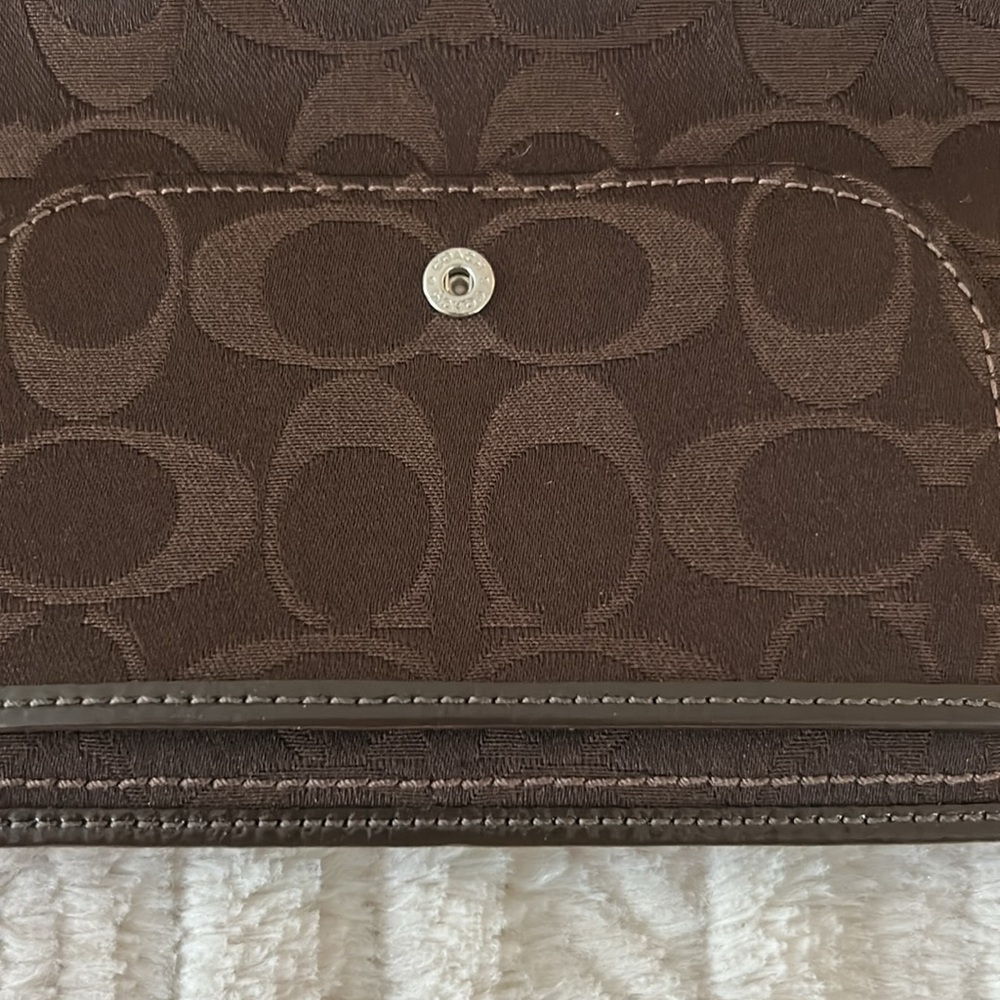Coach brown wallet with buckle - Picture 9 of 10